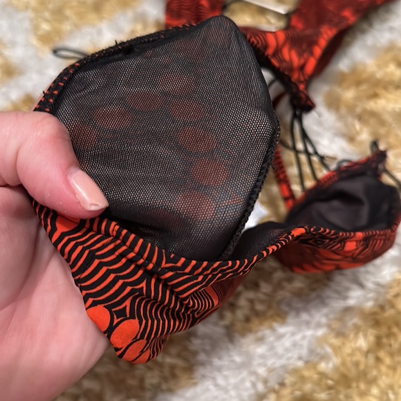 Medium One Piece - Picture 5 of 5